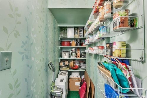 701 Camelot Dr, Pittsburgh PA  15237-4979 exterior