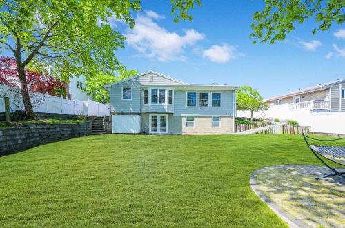 3 Bowman Ln, San Remo NY  11754-2006 exterior