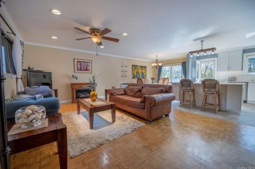 1 Winfield Pl, New Rochelle NY  10801-2907 exterior