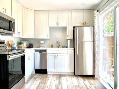 855 28th Ave, Saint Petersburg, FL 33704-2014