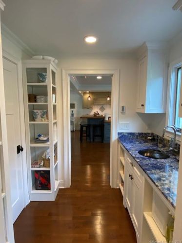 24 Middlefield St, Groton CT  06340-8826 exterior
