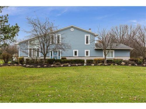 8910 Shiloh Dr, Chesterland, OH 44026-2204