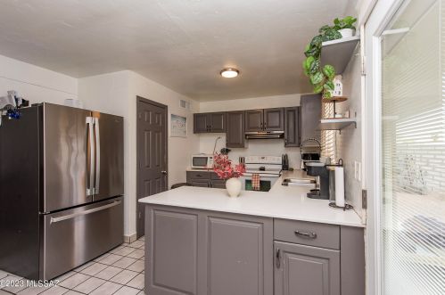 6621 Victoria St, Tucson, AZ 85730-3226