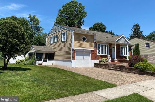 2917 Denise Rd, Norristown, PA 19403-4106