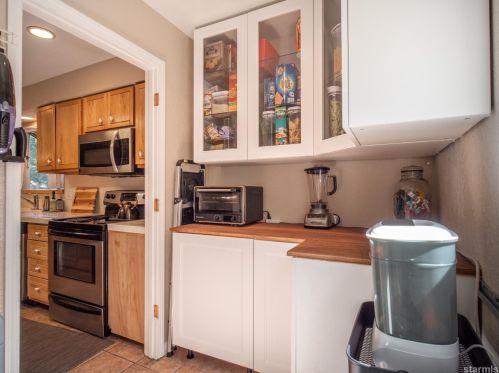 2582 Humboldt St, South Lake Tahoe CA  96150-7227 exterior