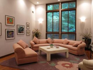 36 Dawn Ln, Airmont, NY 10901-6631