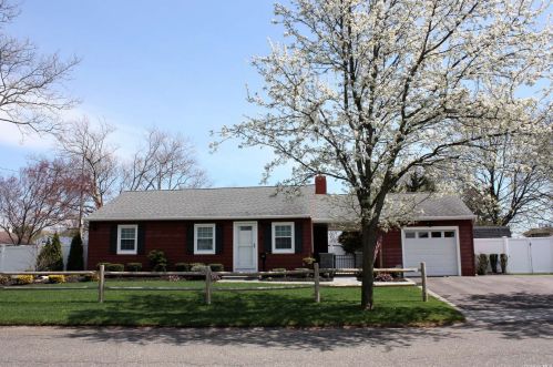 309 Carlls Path, Deer Park, NY 11729-5415
