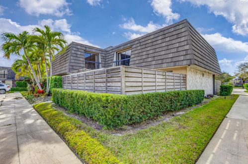 918 9th Ter, West Palm Beach, FL 33418-3681