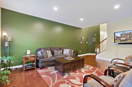 8025 Hinsdale Ln, Mc Donald, PA 15057