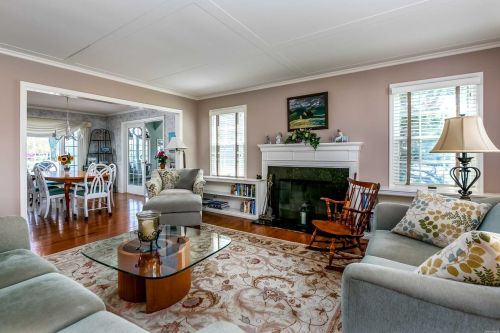 231 Eaton Ln, West Islip, NY 11795-4503
