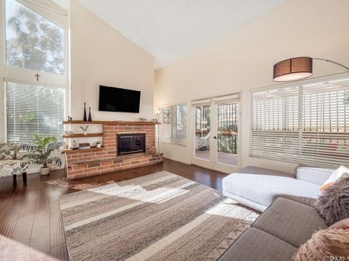 1940 Molino Ave, Long Beach, CA 90755-1025
