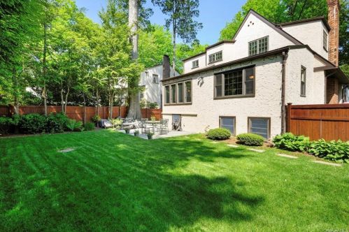 8 Parkway, Mount Vernon NY  10552-1219 exterior