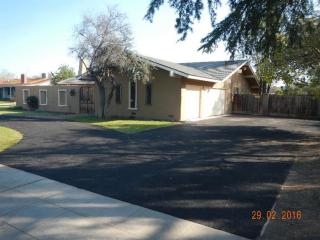 4448 Rialto Ave, Fresno CA  93726-1129 exterior