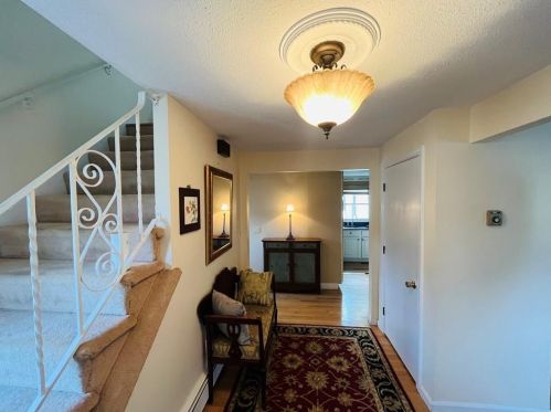 2 Marian Ln, Woonsocket, RI 02895-6038