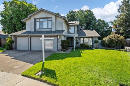 1144 Clover Pl, Manteca, CA 95337-6760