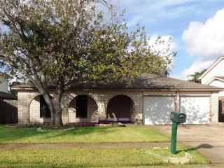 2032 Titan St, Harvey, LA 70058-2972