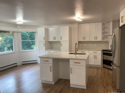 159 Acme Dr, Waterbury, CT 06762-2016