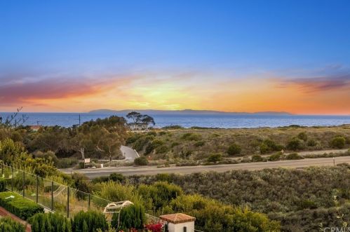 26 Sandy Cv, Newport Beach, CA 92657-2117