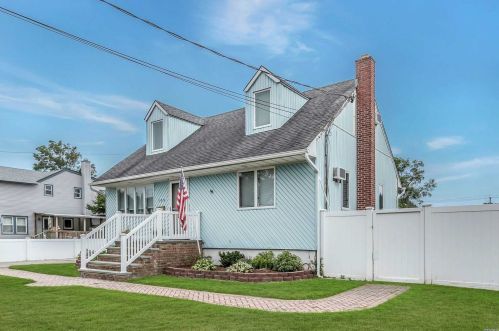 709 Hughes St, North Bellmore, NY 11710-4002