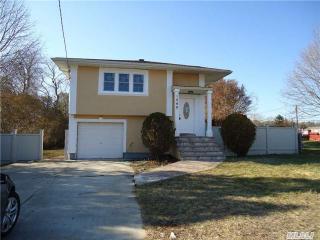 1548 Illinois Ave, Bayshore, NY 11706-2559