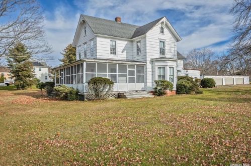 90 James Hawkins Rd, Moriches, NY 11955-1808