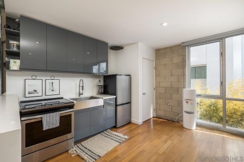 979 Laurel St, San Diego CA 92105-4736 exterior