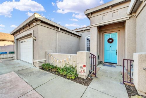 131 Feather Riv Cir, Vacaville CA 95688-8749 exterior