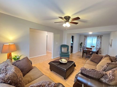 20 Dogwood Dr, Middletown NY 10940-1801 exterior