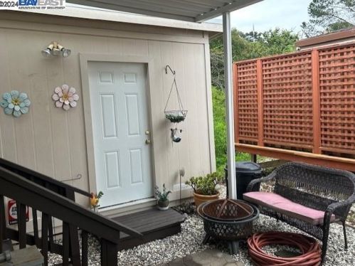 176 Harbor Dr, Daly City CA  94014-2829 exterior