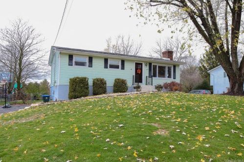 7 Morningside Dr, Middletown, NY 10941-1020