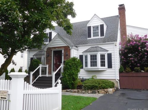 45 Dora St, Stamford, CT 06902-9406
