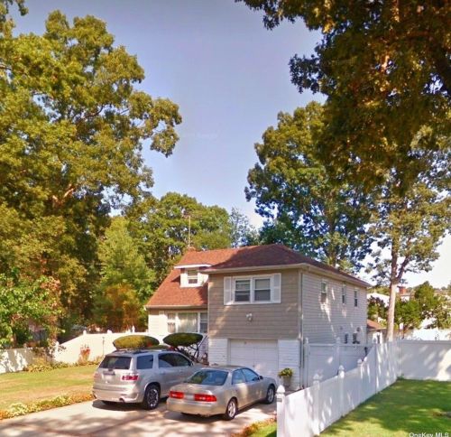 19 Hausch Blvd, Roosevelt, NY 11575-1546