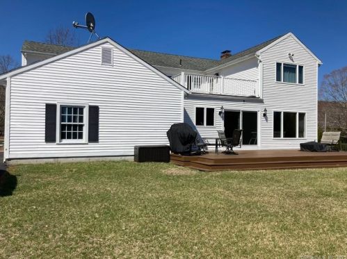 4 Lovers Ln, East Lyme, CT 06333-1516