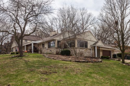 8605 Ravenswood Cir, Milwaukee WI 53226-4657 exterior