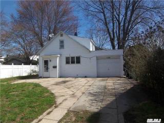 136 Delaware Ave, North Lindenhurst, NY 11757-4144