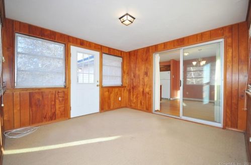 161 Waranoke Rd, Manchester, CT 06040-4558
