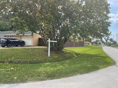 202 Wallace Ter, Fort Pierce, FL 34983-3727