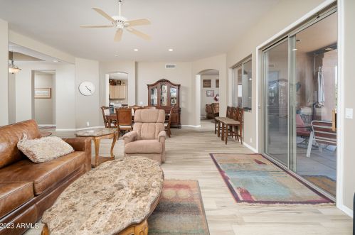 6037 Robin Ln, Glendale AZ  85310-5726 exterior