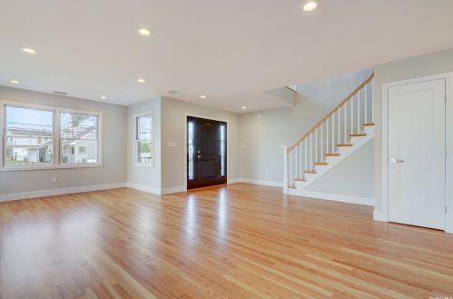 2592 Hewlett Ln, North Bellmore NY  11710-4413 exterior