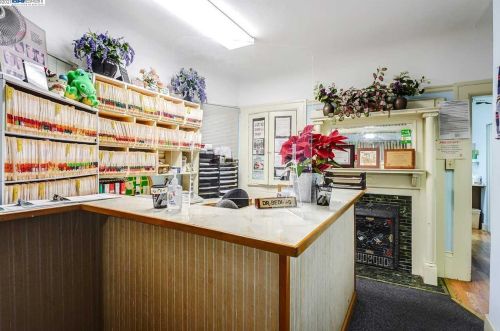 478 36 St, Oakland CA 94609-2327 exterior