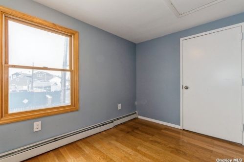 17 10th Rd, Far Rockaway NY  11693-0011 exterior