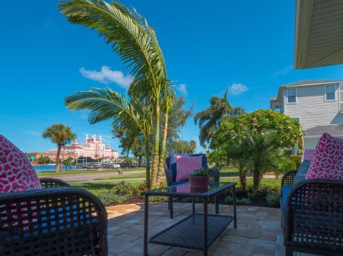 3201 Maritana Dr, Saint Petersburg FL  33706-4036 exterior