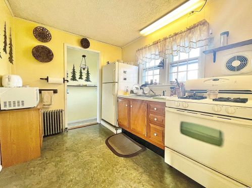 92 John St, North Lindenhurst NY  11757-4108 exterior