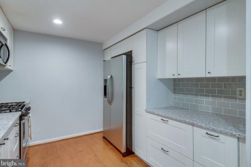 2308 Whitetail Ct, Herndon VA  20191-3018 exterior