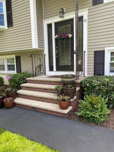 15 Woodbury St, Salem, NH 03079-3212