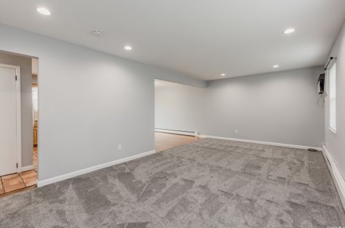 34 Hazard Ave, Huntington Station NY  11746-3726 exterior