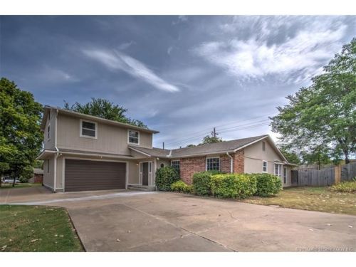 1122 Guinn Ln, Bartlesville, OK 74006-5604