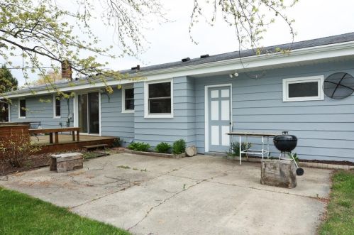 14335 Armour Ave, Waukesha, WI 53151-6852