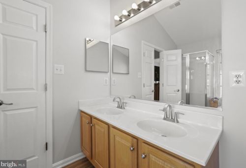 8806 Howland Pl, Bristow VA  20136-5708 exterior