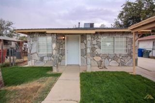 1012 Padre St, Bakersfield, CA 93307-3538